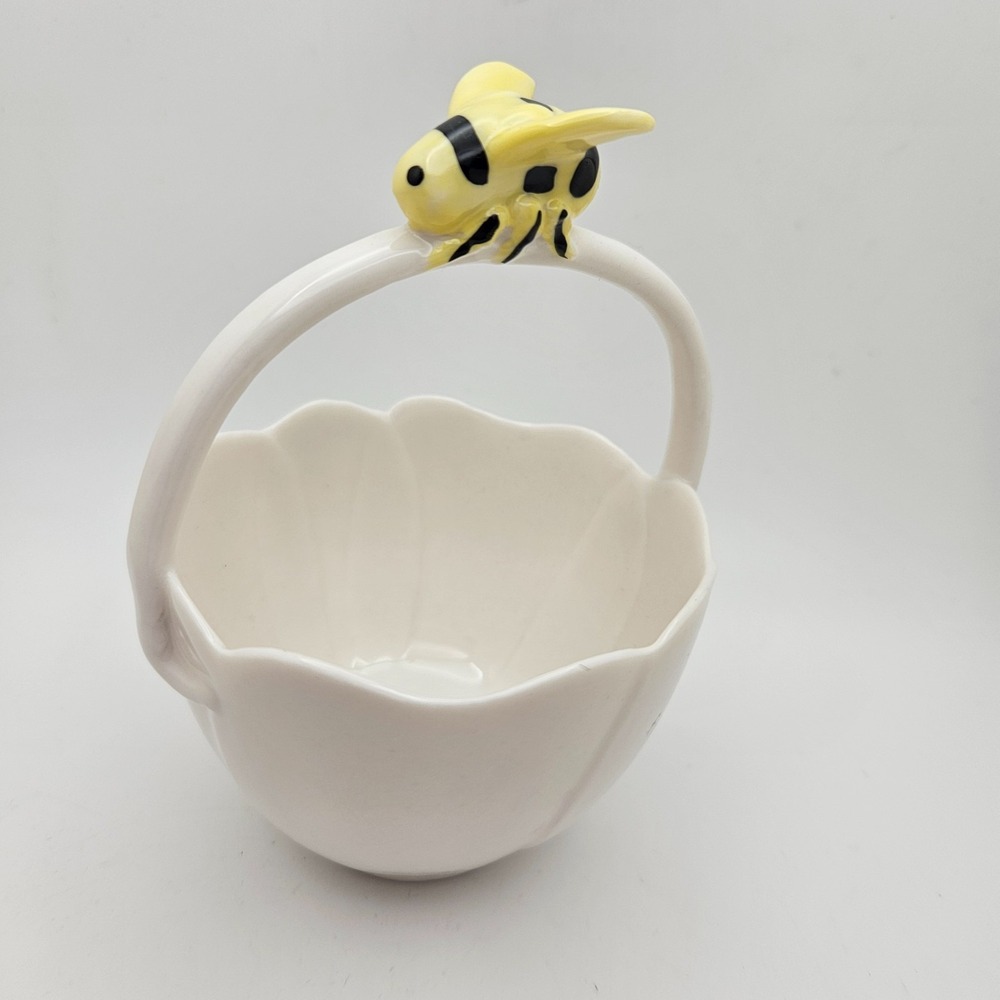 Gracie China Bumble Bee Basket‎ Candy Dish White Ceramic Easter Spring Decor